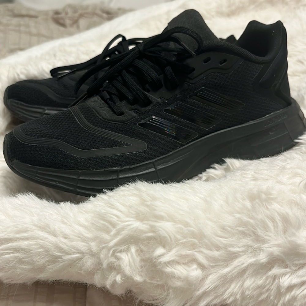 Addias tennis shoes